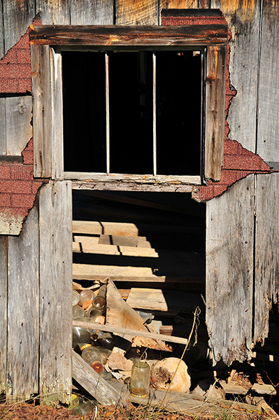 An old barn shows great character in rural East Tennessee